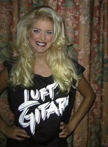 Victoria Silverstedt Luftgitarr