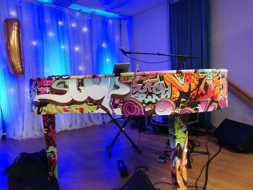 Götz piano Trubadur Kim Rais